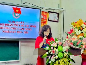 Đ/c Nguyễn Thị Duyên- Bí thư chi bộ, Chủ tịch Hội Đồng trường THPT Lam Hồng